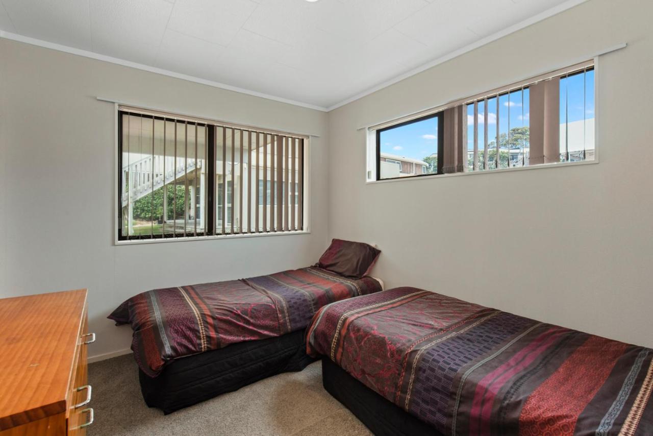 Oceanside Bach - Mount Maunganui Holiday Home Bagian luar foto
