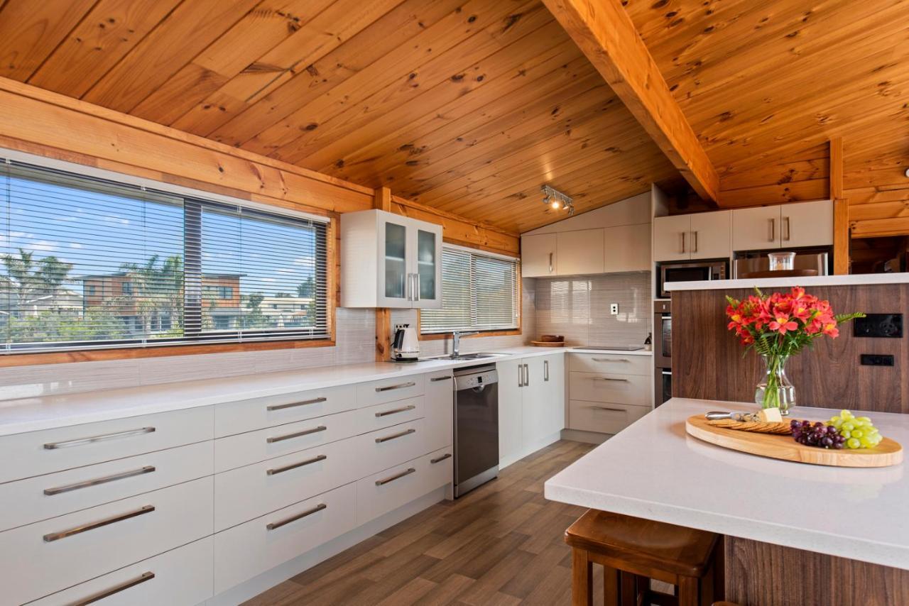 Oceanside Bach - Mount Maunganui Holiday Home Bagian luar foto